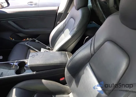 2018 Tesla Model 3 Long Range/Mid Range z USA, uszkodzony, nr VIN 5YJ3E1EA9JF172973